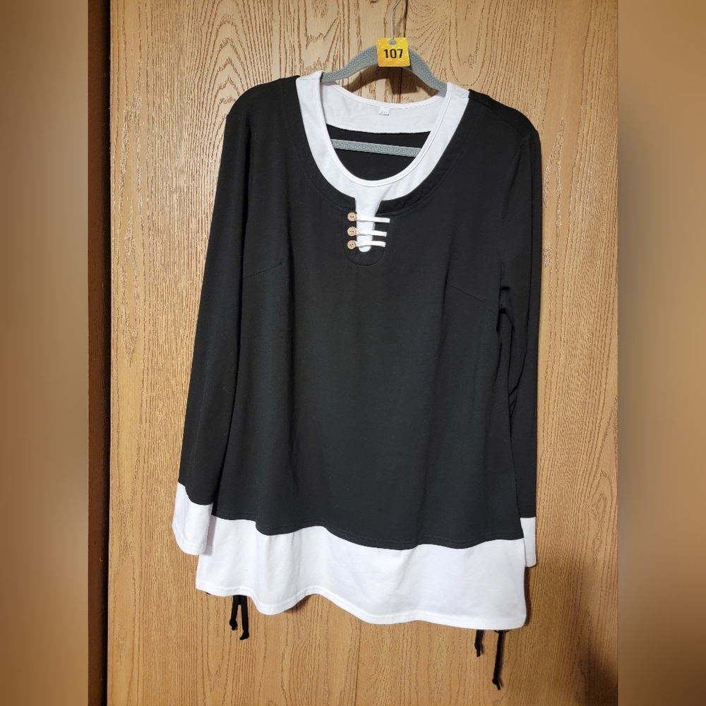 Black and White Long Sleeve Top XXL
